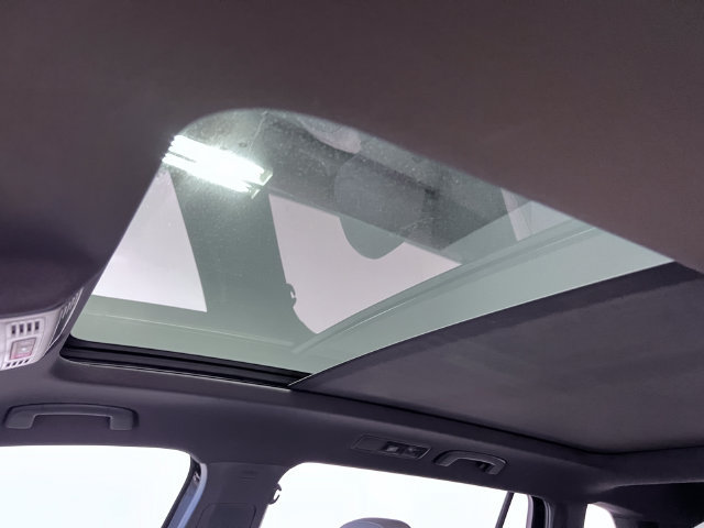 Certified 2021 Volkswagen Tiguan SE R-Line FWD image 28