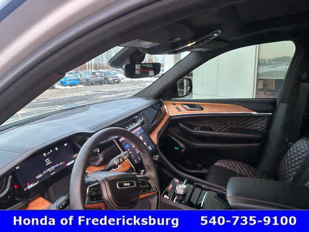 Used 2025 Jeep Grand Cherokee L Summit image 34