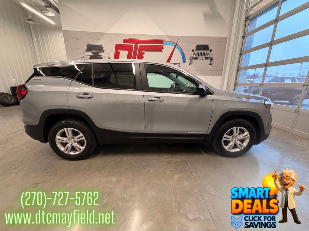 Used 2024 GMC Terrain SLE image 2