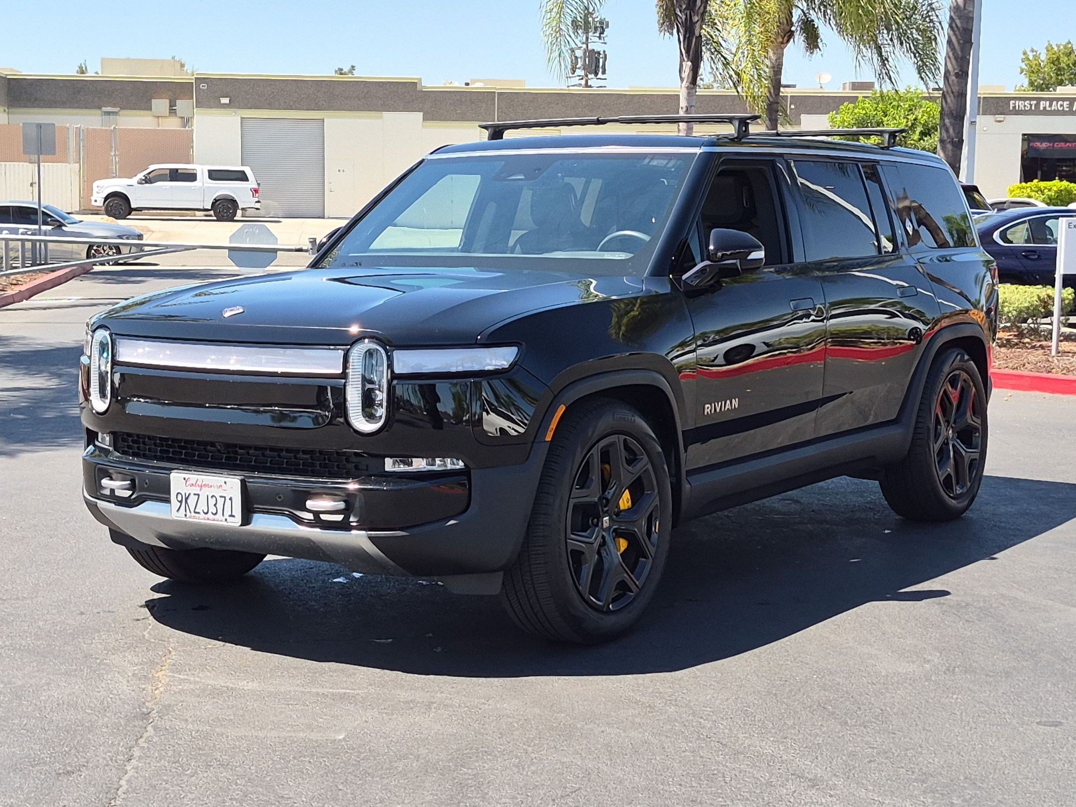Used 2023 Rivian R1S Adventure AWD/4WD image 5