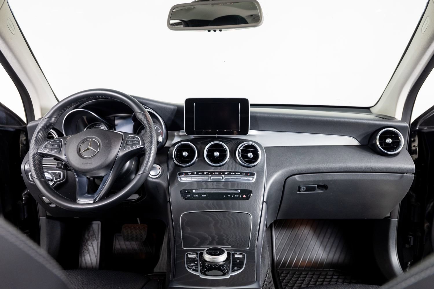 Used 2019 Mercedes-Benz GLC 300 4MATIC w/ Premium Package image 28