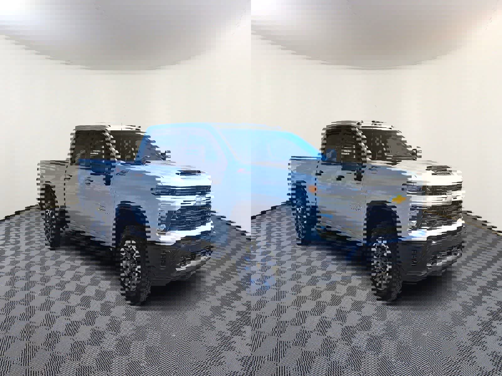 Used 2025 Chevrolet Silverado 2500 Custom w/ Custom Value Package AWD/4WD image 4