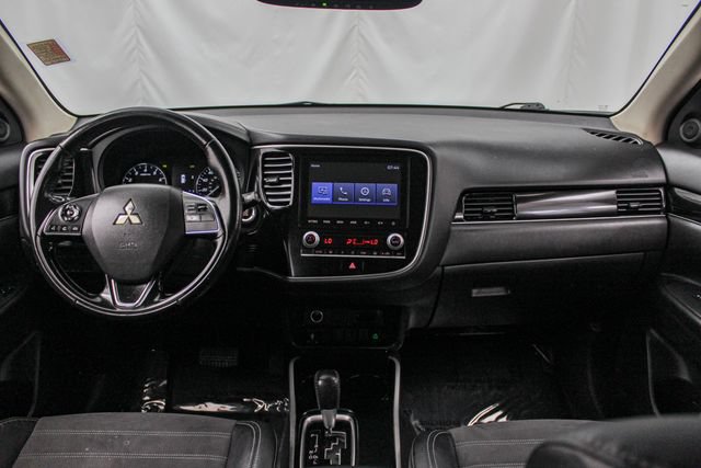 Used 2020 Mitsubishi Outlander SE FWD image 26