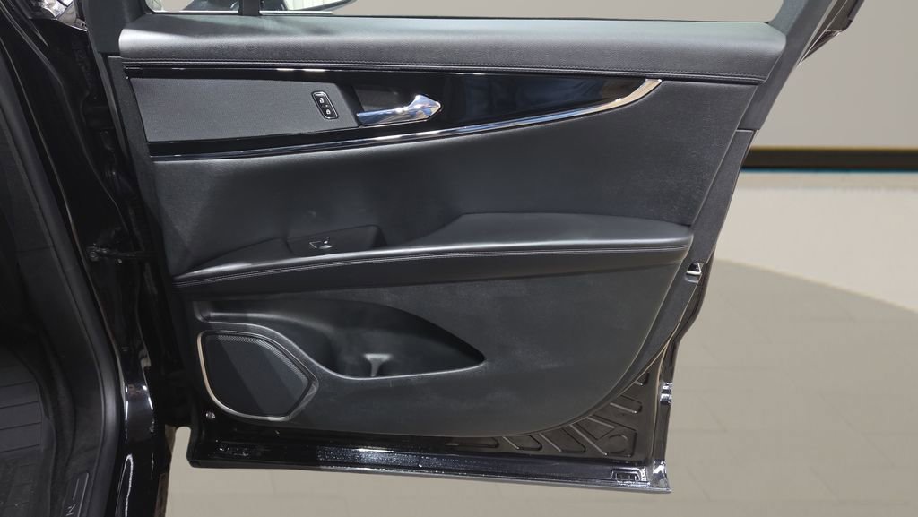 Used 2023 Lincoln Nautilus AWD image 30