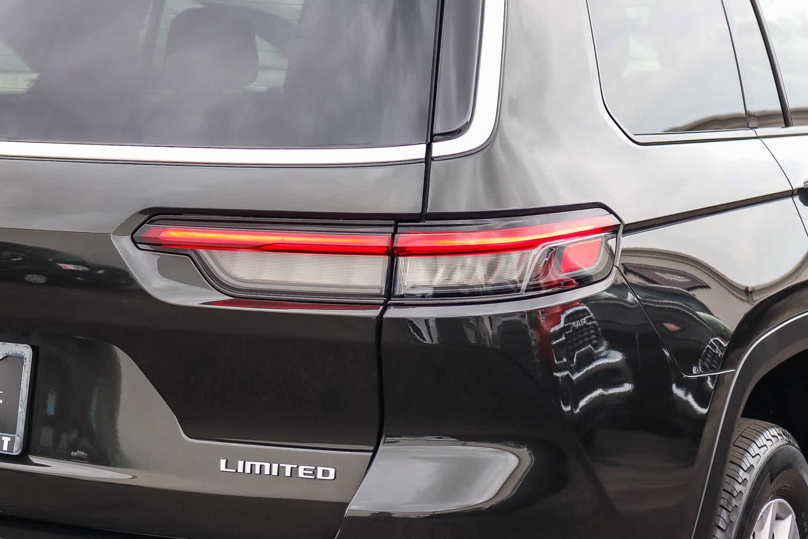 Used 2022 Jeep Grand Cherokee L Limited AWD/4WD image 6