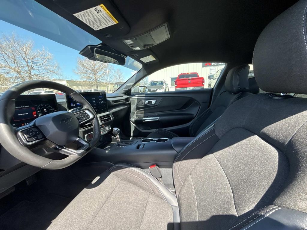 Used 2024 Ford Mustang Coupe image 9