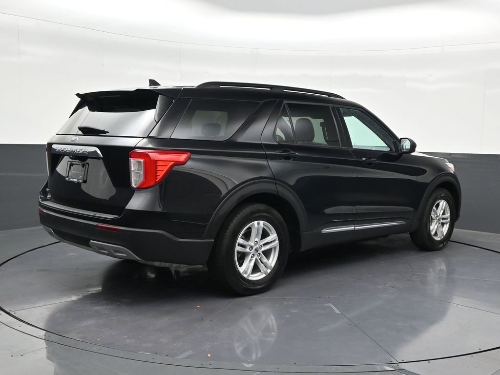 Used 2024 Ford Explorer XLT w/ Equipment Group 202A RWD image 5