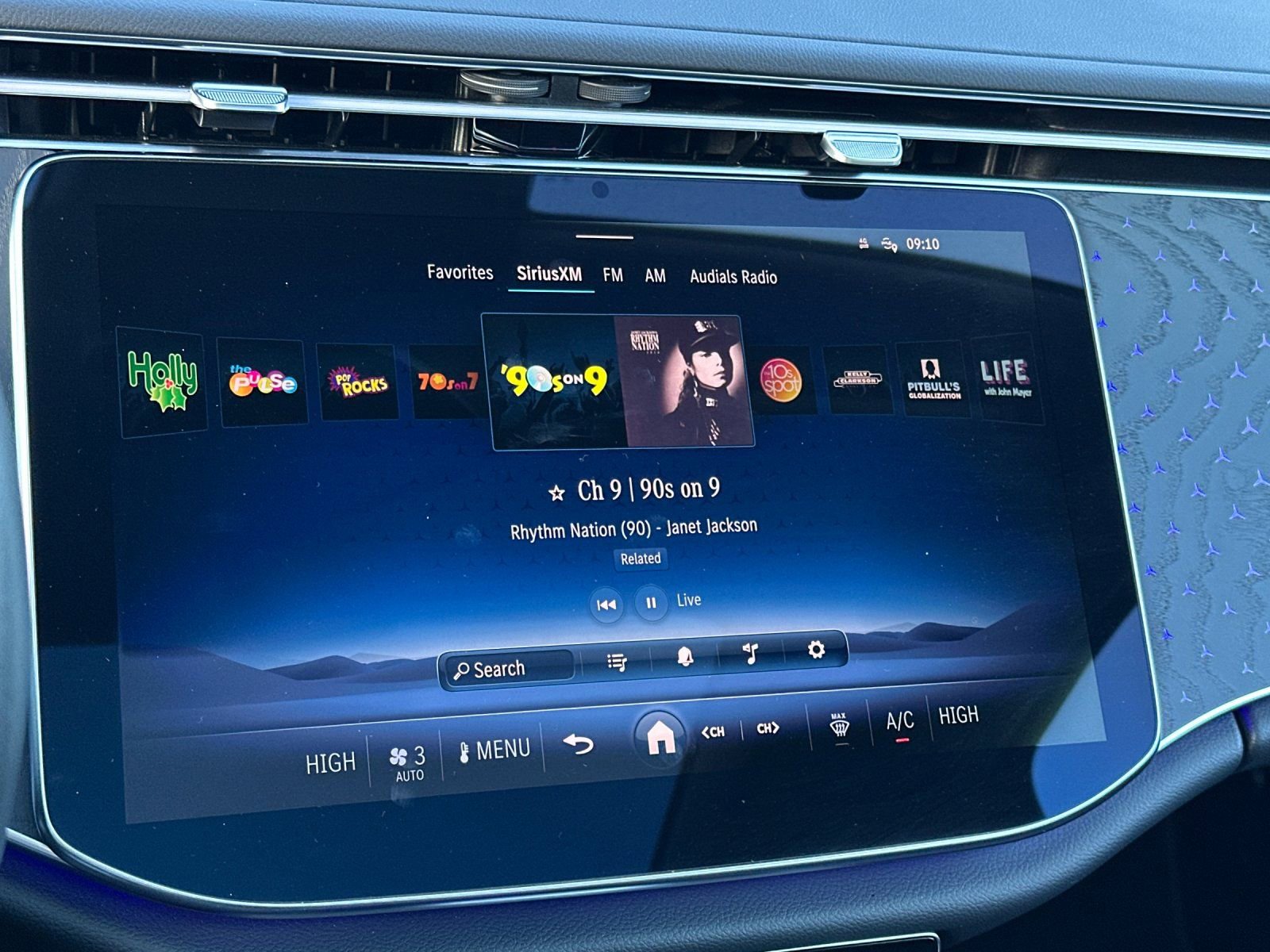 Certified 2025 Mercedes-Benz E 350 4MATIC Sedan image 17