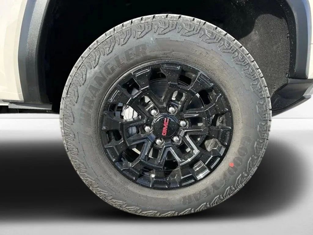 New 2026 GMC Canyon Elevation w/ LPO, Black Badging Package image 38