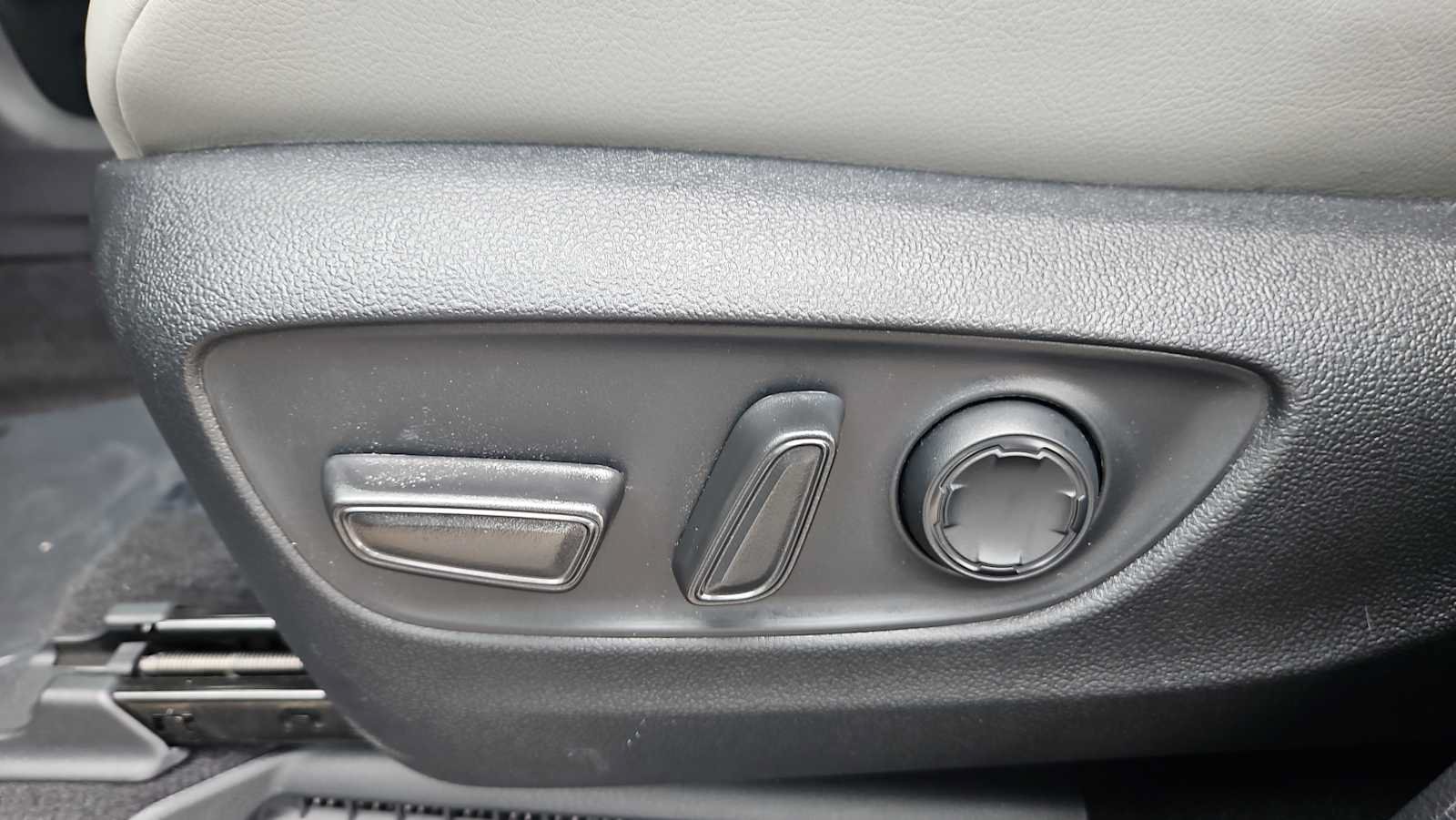 Used 2025 Toyota Sienna XLE w/ XLE Plus Package FWD image 14