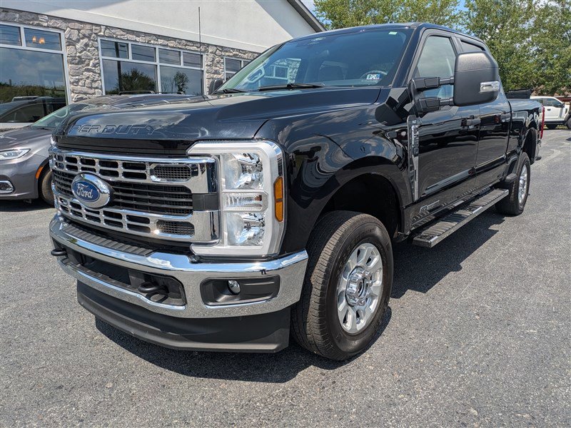 Used 2024 Ford F250 XLT image 2