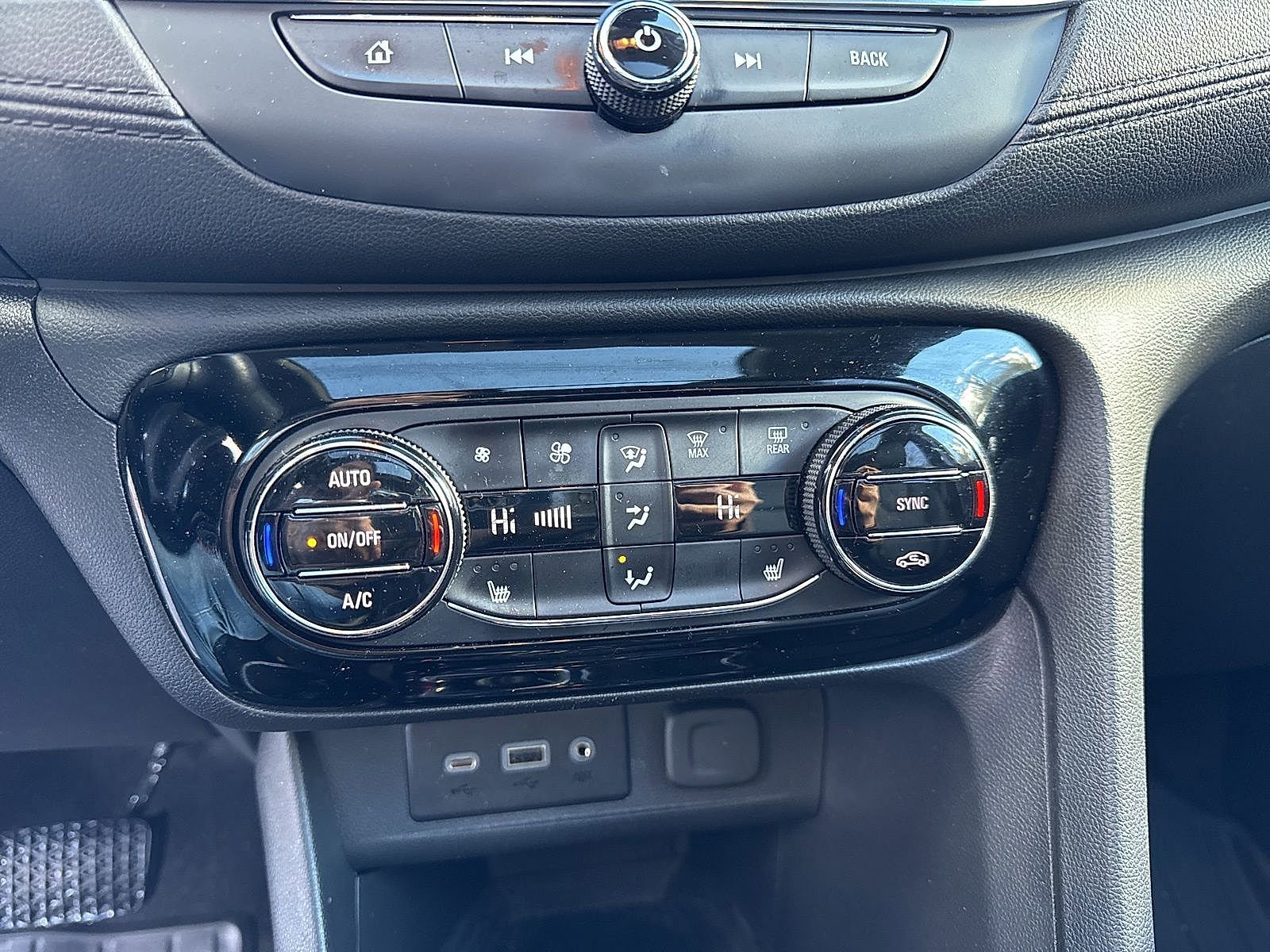 Certified 2022 Buick Encore GX Essence w/ Experience Buick Package image 26