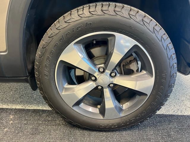 Used 2019 Jeep Cherokee Limited image 15