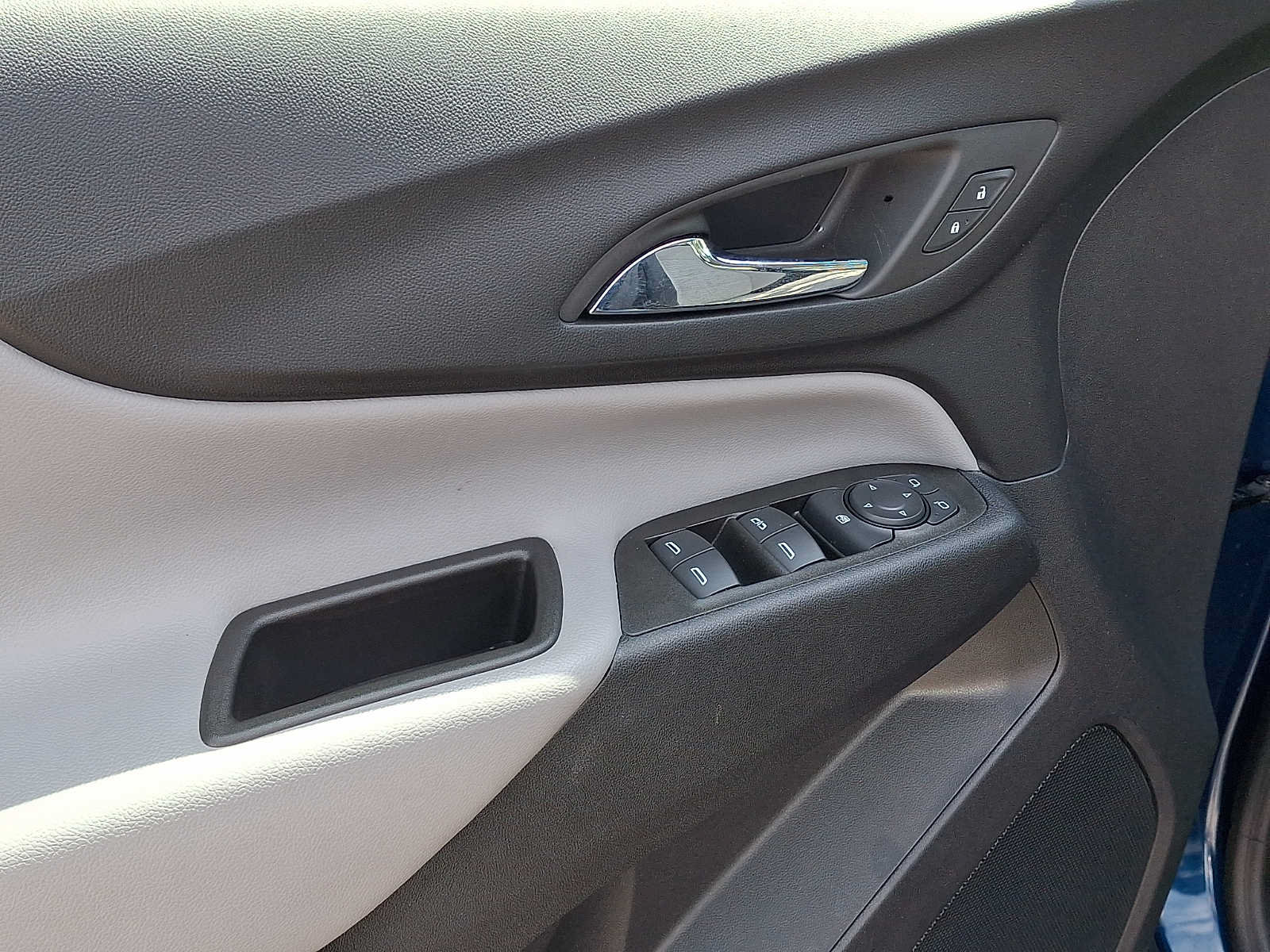 Used 2023 Chevrolet Equinox LS w/ LPO, Floor Liner Package AWD/4WD image 12