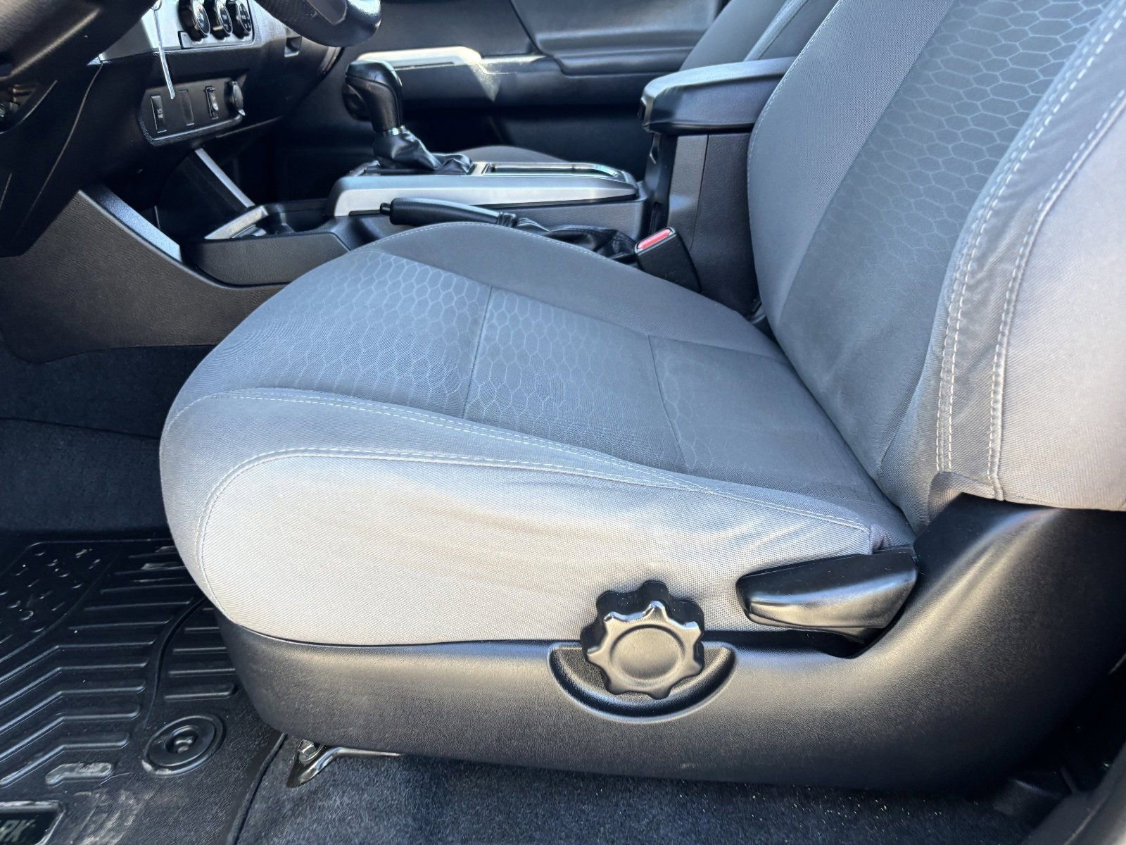Used 2016 Toyota Tacoma SR5 w/ Towing Package RWD image 21