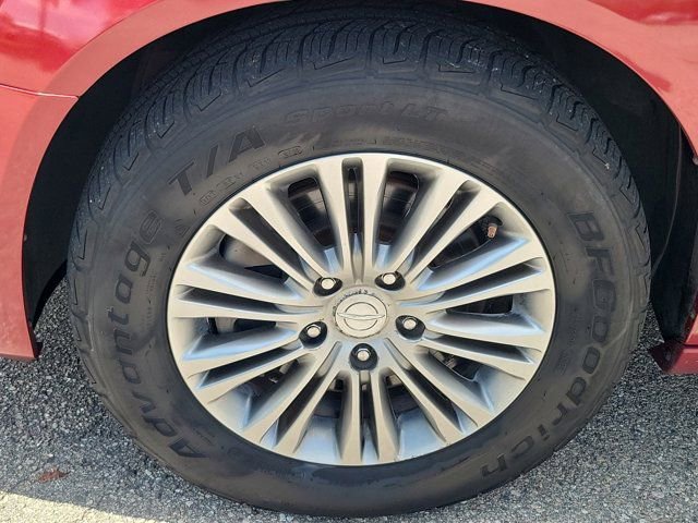 Used 2014 Chrysler Town & Country Touring-L image 11