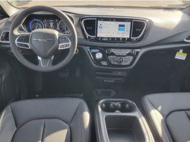 New 2026 Chrysler Pacifica Select AWD/4WD image 16