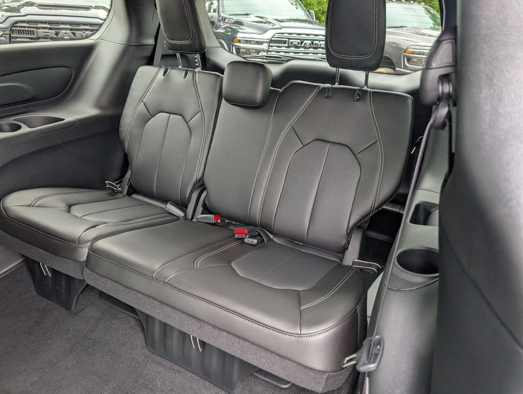 New 2027 Chrysler Pacifica Select FWD image 24
