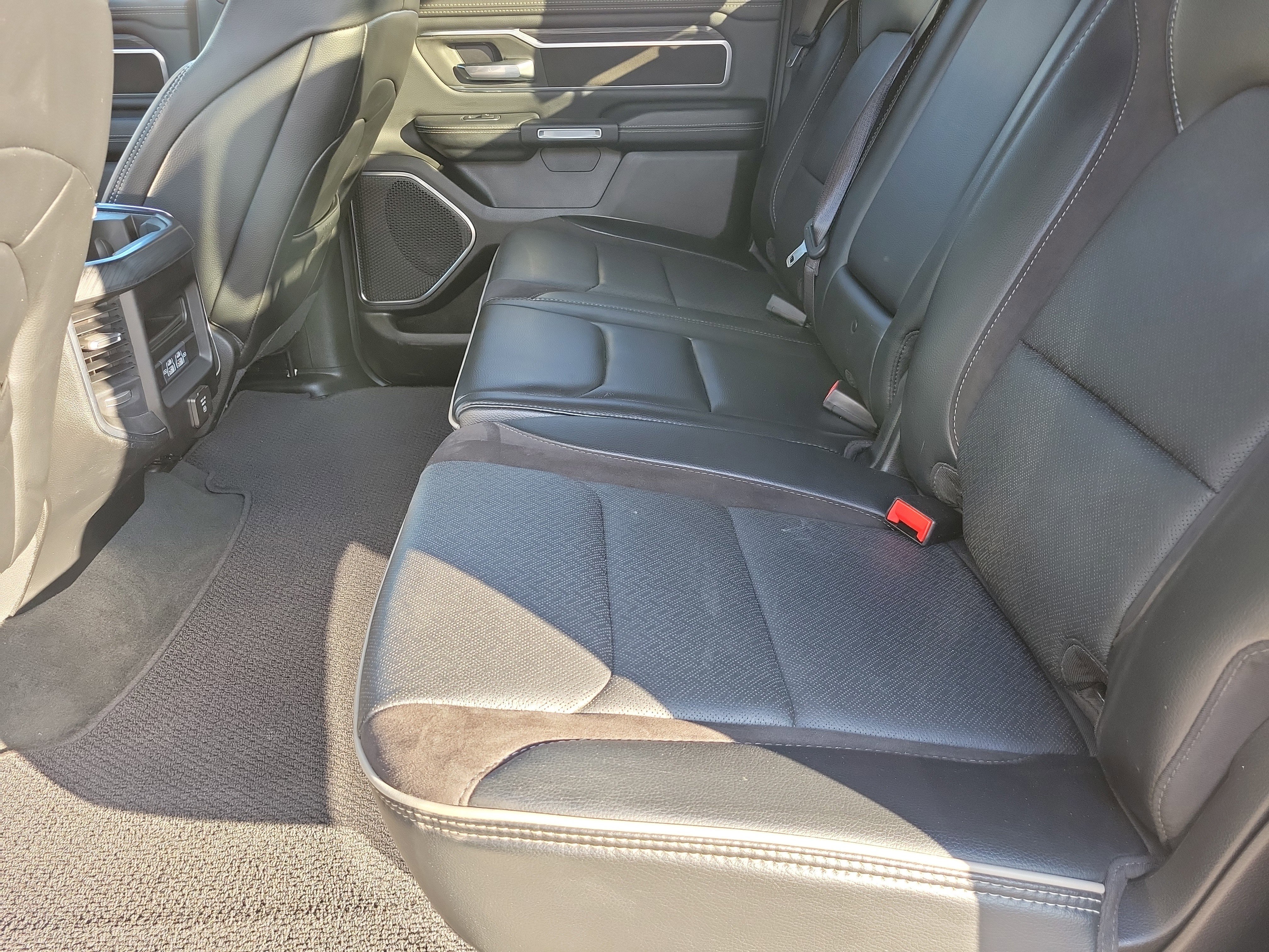 Used 2024 RAM 1500 Laramie image 19