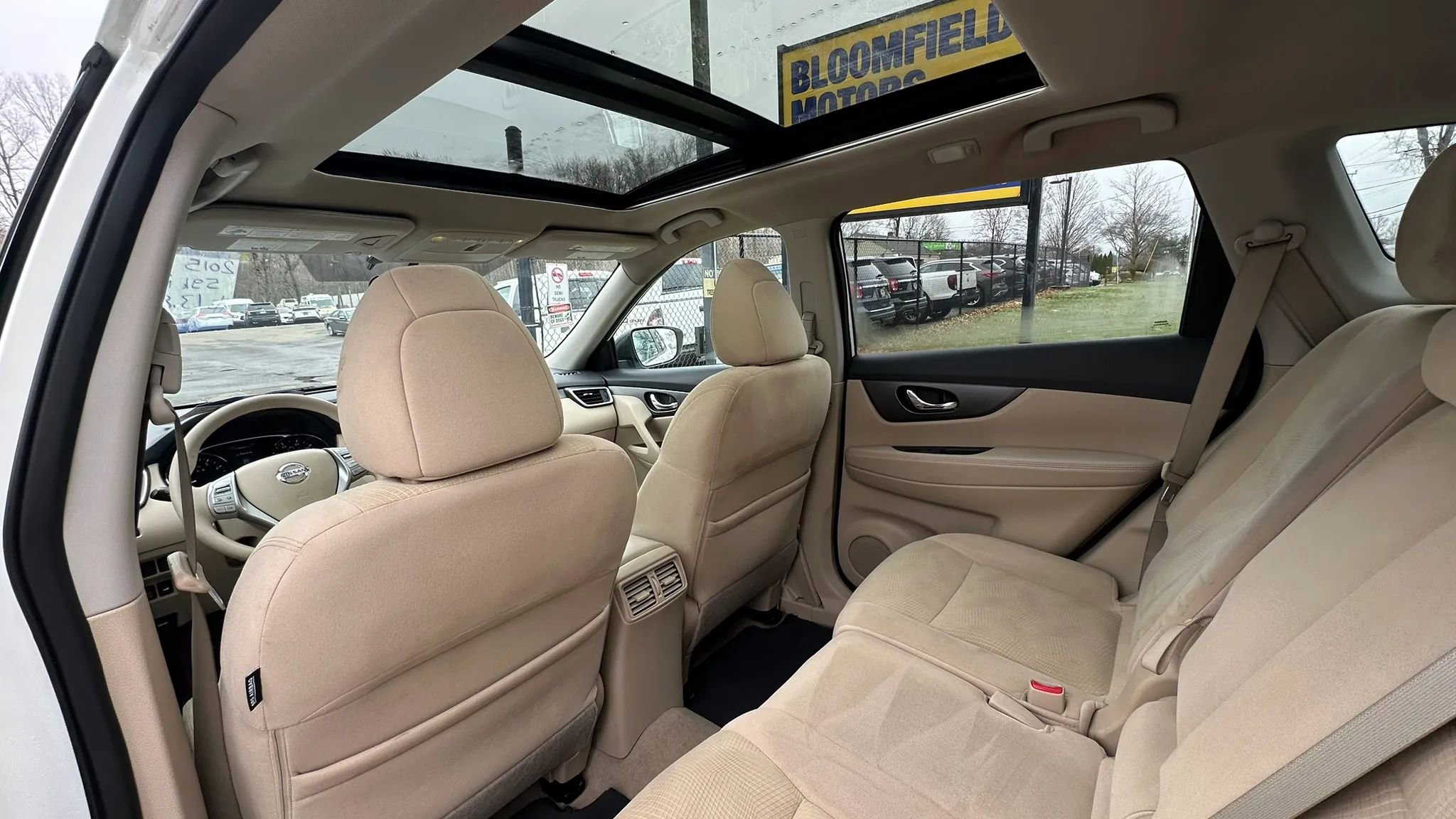 Used 2015 Nissan Rogue SV w/ SV Moonroof Package image 23