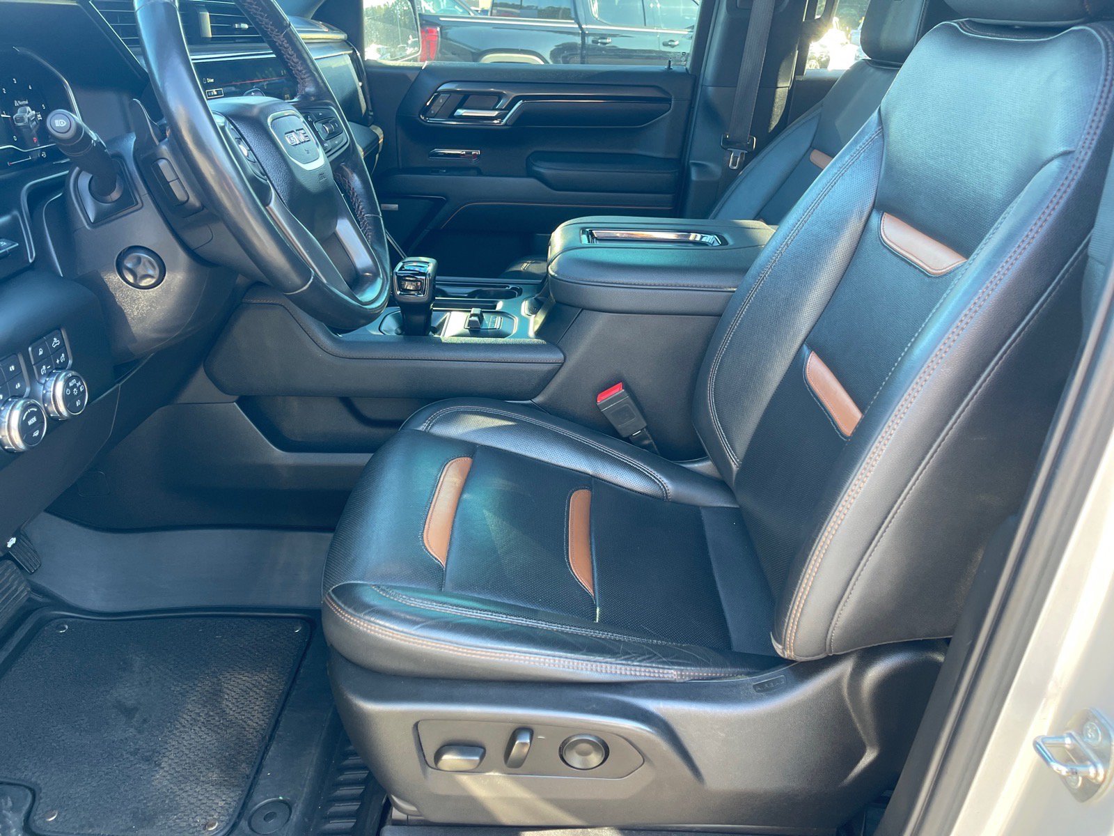 Used 2022 GMC Sierra 1500 AT4 w/ Technology Package AWD/4WD image 10