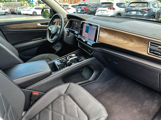 Used 2025 Volkswagen Atlas SE FWD image 25