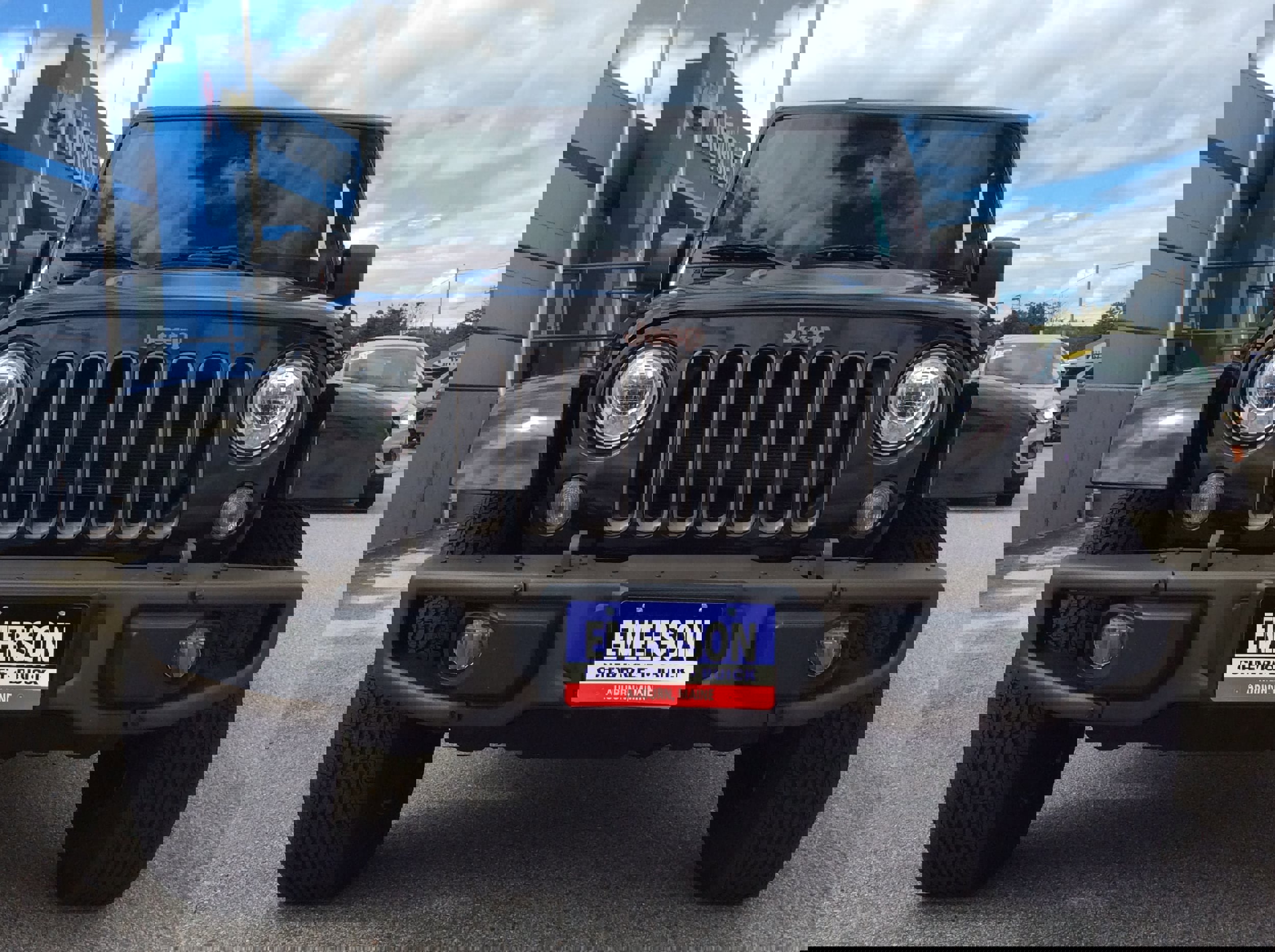 Used 2017 Jeep Wrangler Unlimited Sahara image 4