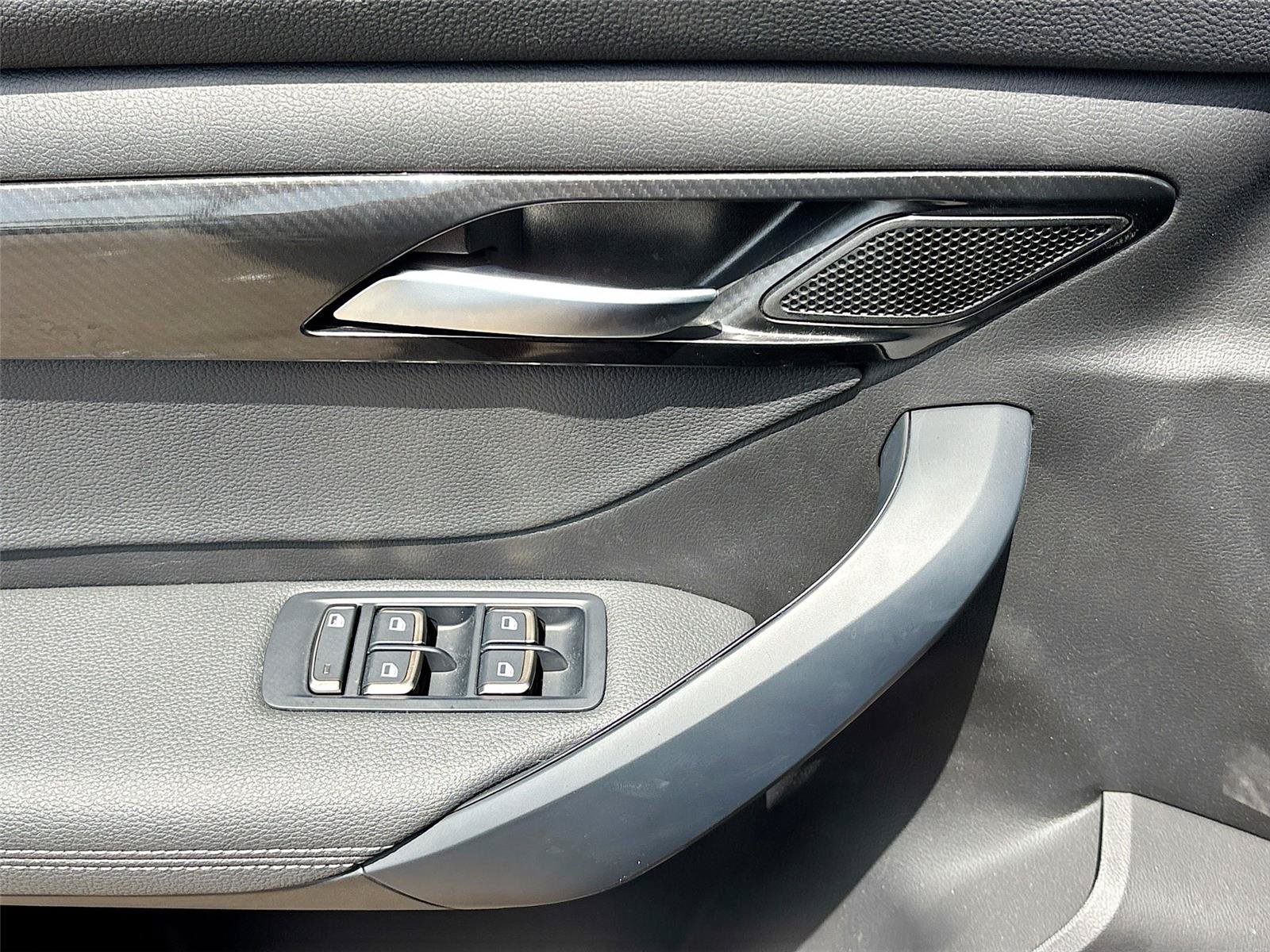New 2025 VinFast VF 8 Eco AWD/4WD image 17