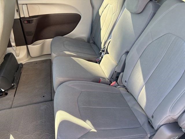 Used 2017 Chrysler Pacifica Touring w/ Tire & Wheel Group FWD image 31