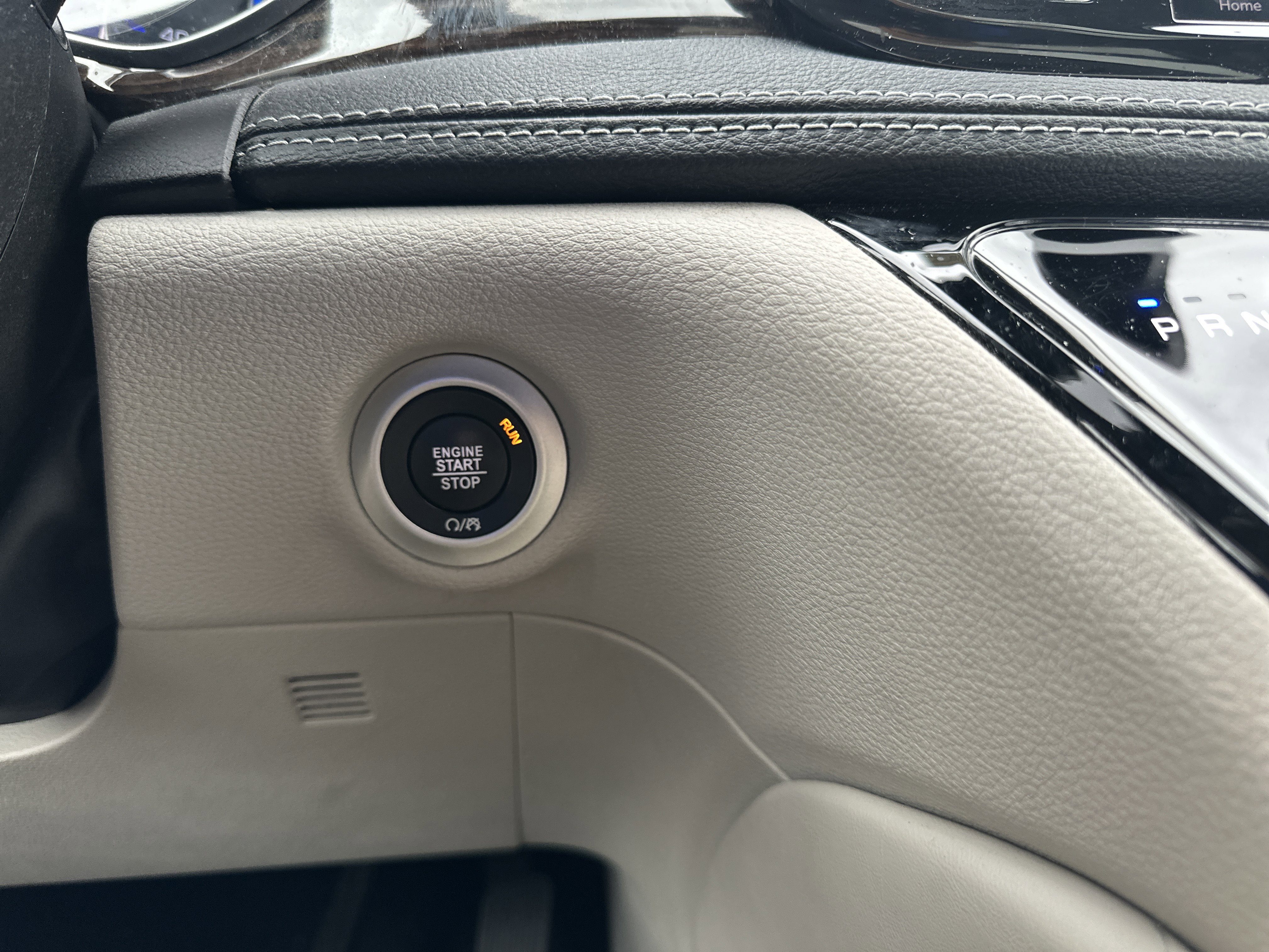 Used 2023 Chrysler Pacifica Limited image 25