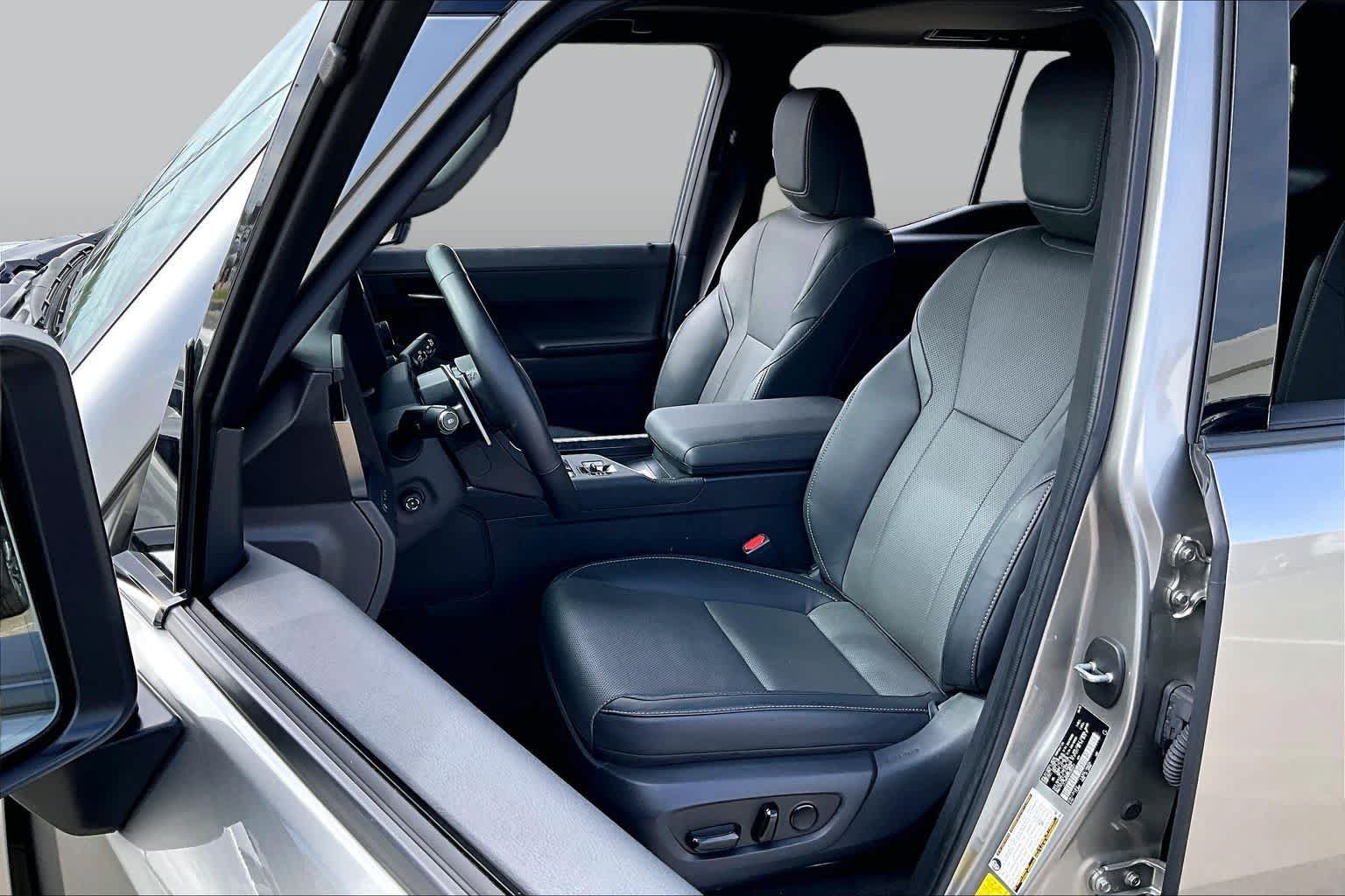 Used 2025 Lexus GX 550 w/ Accessory Package (2T) AWD/4WD image 7