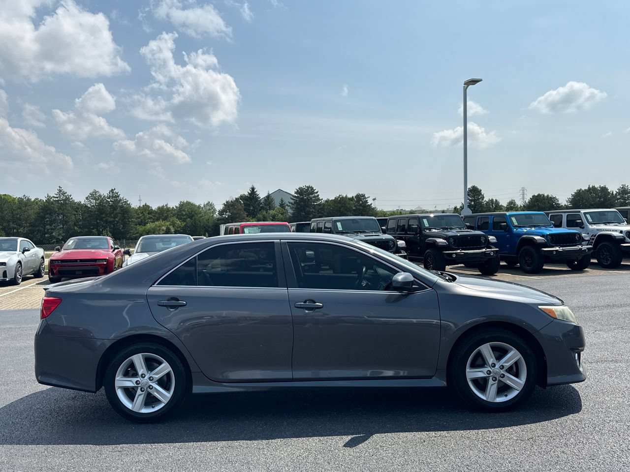 Used 2013 Toyota Camry SE FWD image 2