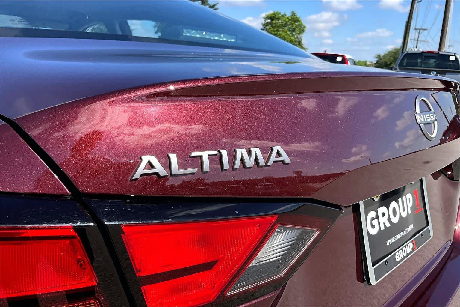 Used 2025 Nissan Altima 2.5 SV FWD image 10