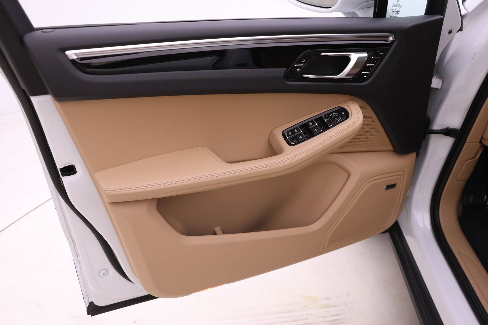 Used 2025 Porsche Macan image 20