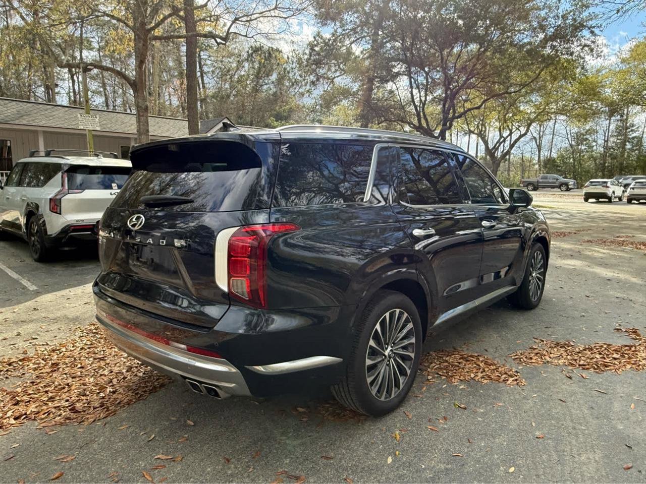 Used 2025 Hyundai Palisade Calligraphy FWD image 5