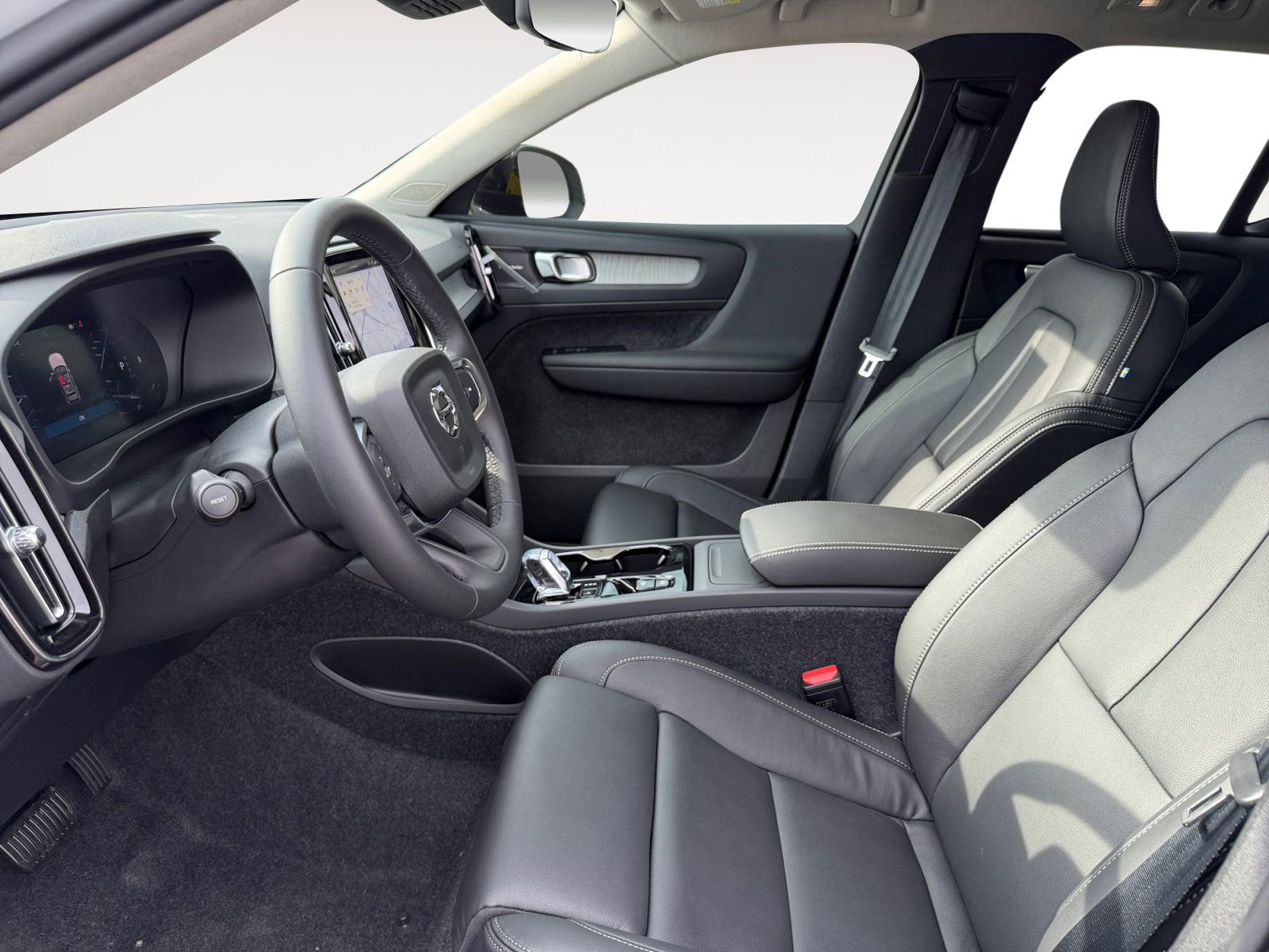 New 2026 Volvo XC40 B5 Ultra w/ Protection Package Premier image 9