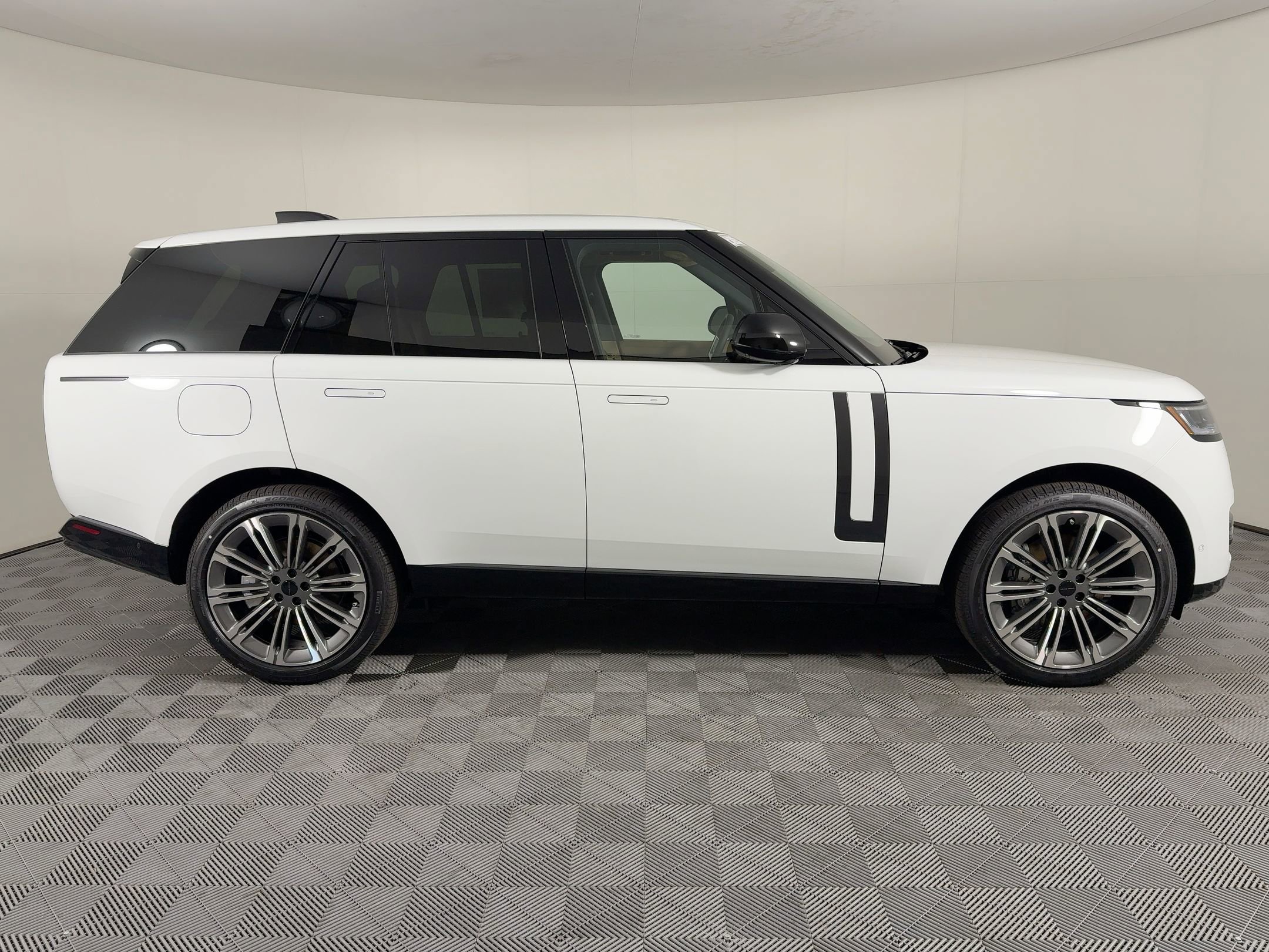 New 2026 Land Rover Range Rover SE image 8