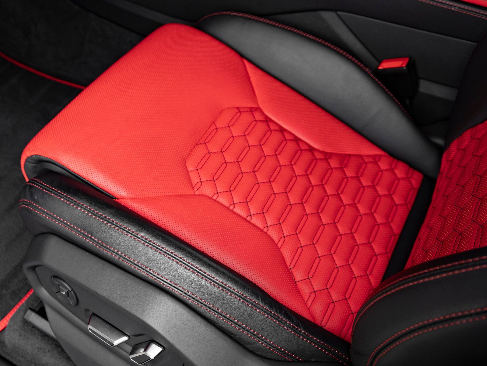 Used 2020 Lamborghini Urus image 23