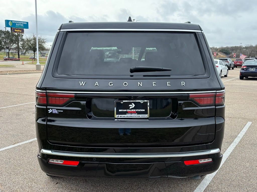 Used 2025 Jeep Wagoneer Series II w/ 8-Passenger Seating Package image 6