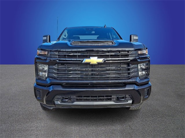 Used 2025 Chevrolet Silverado 2500 Custom image 2