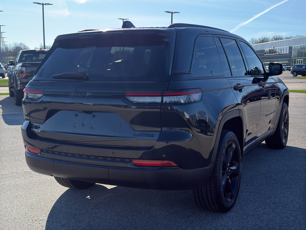 Used 2024 Jeep Grand Cherokee Limited w/ Black Appearance Package image 5