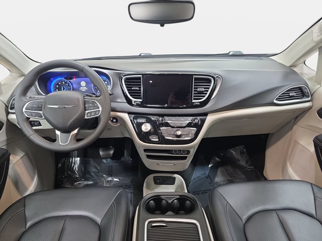 Used 2024 Chrysler Pacifica Touring-L FWD image 10