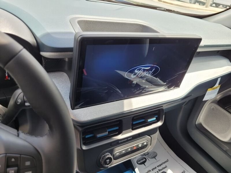 New 2025 Ford Maverick XLT w/ XLT Luxury Package FWD image 15
