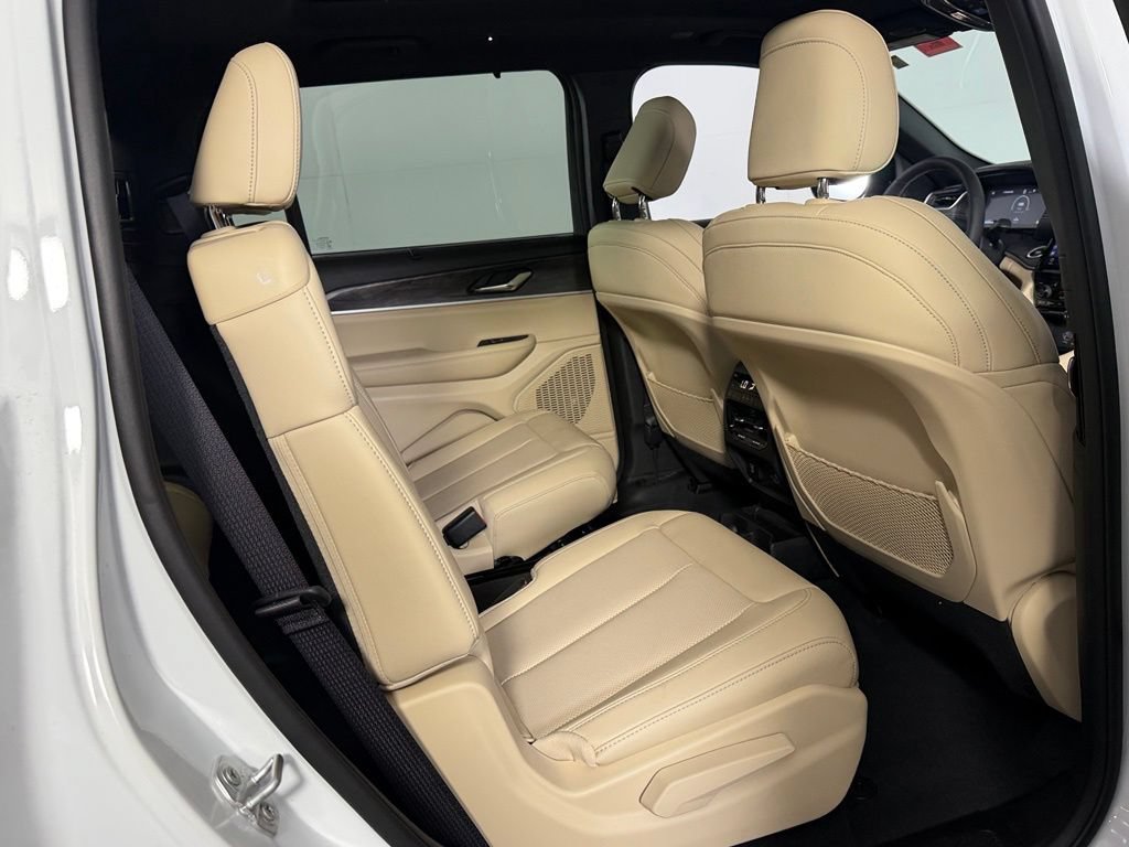 Certified 2025 Jeep Grand Cherokee L Limited w/ Luxury Tech Group II RWD image 32