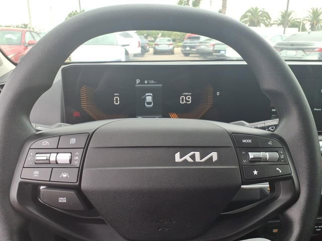 Used 2025 Kia K4 LXS image 17