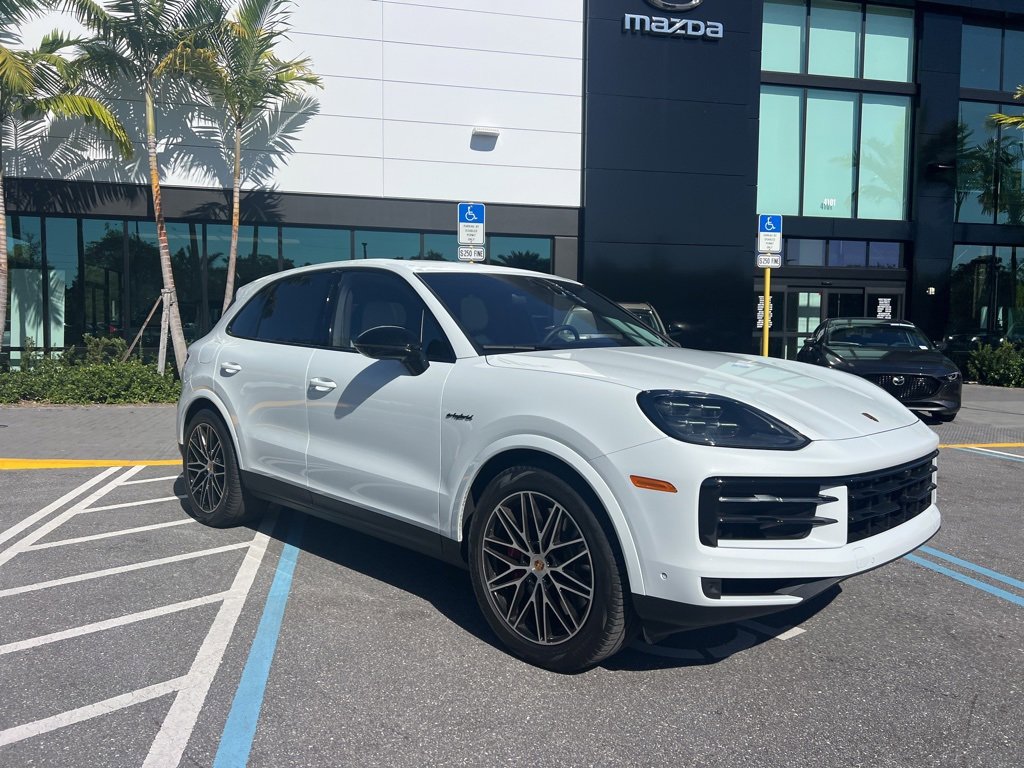 Used 2024 Porsche Cayenne S image 5