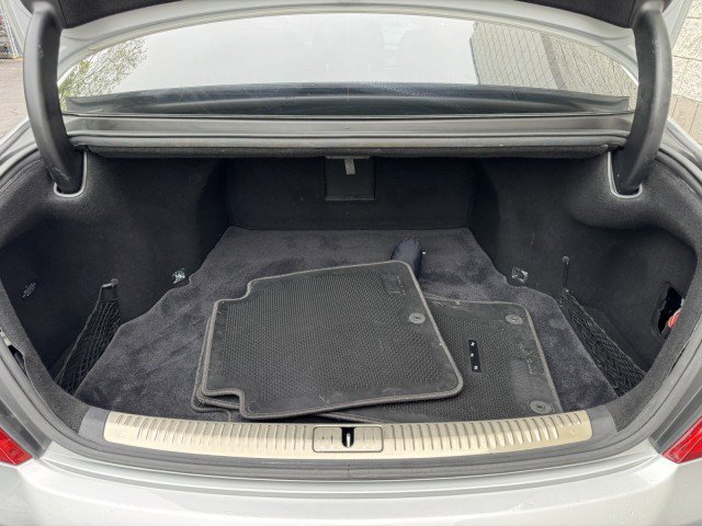 Used 2018 Genesis G90 5.0 Ultimate RWD image 9