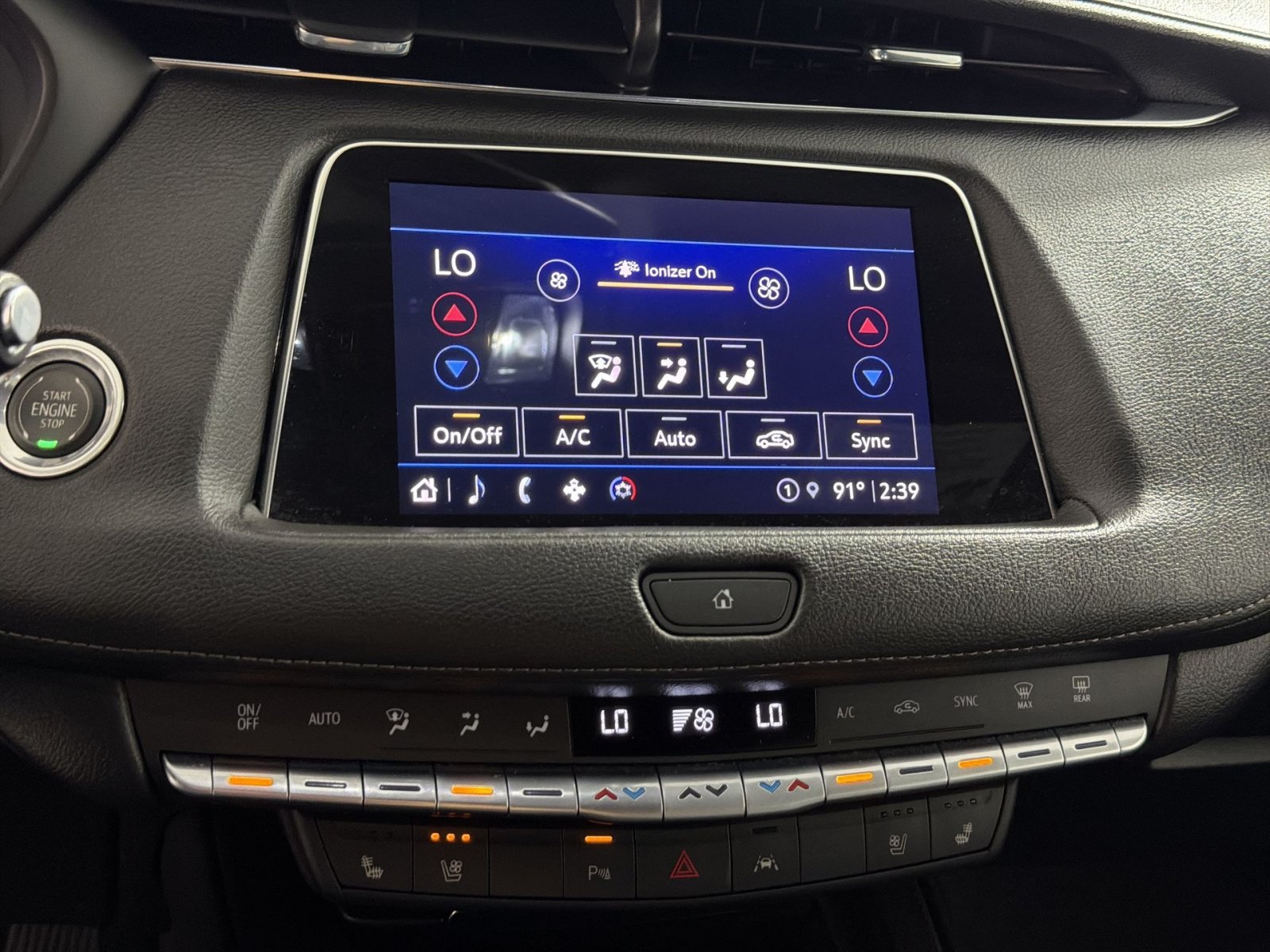 Used 2023 Cadillac XT4 Premium Luxury w/ Technology Package AWD/4WD image 21