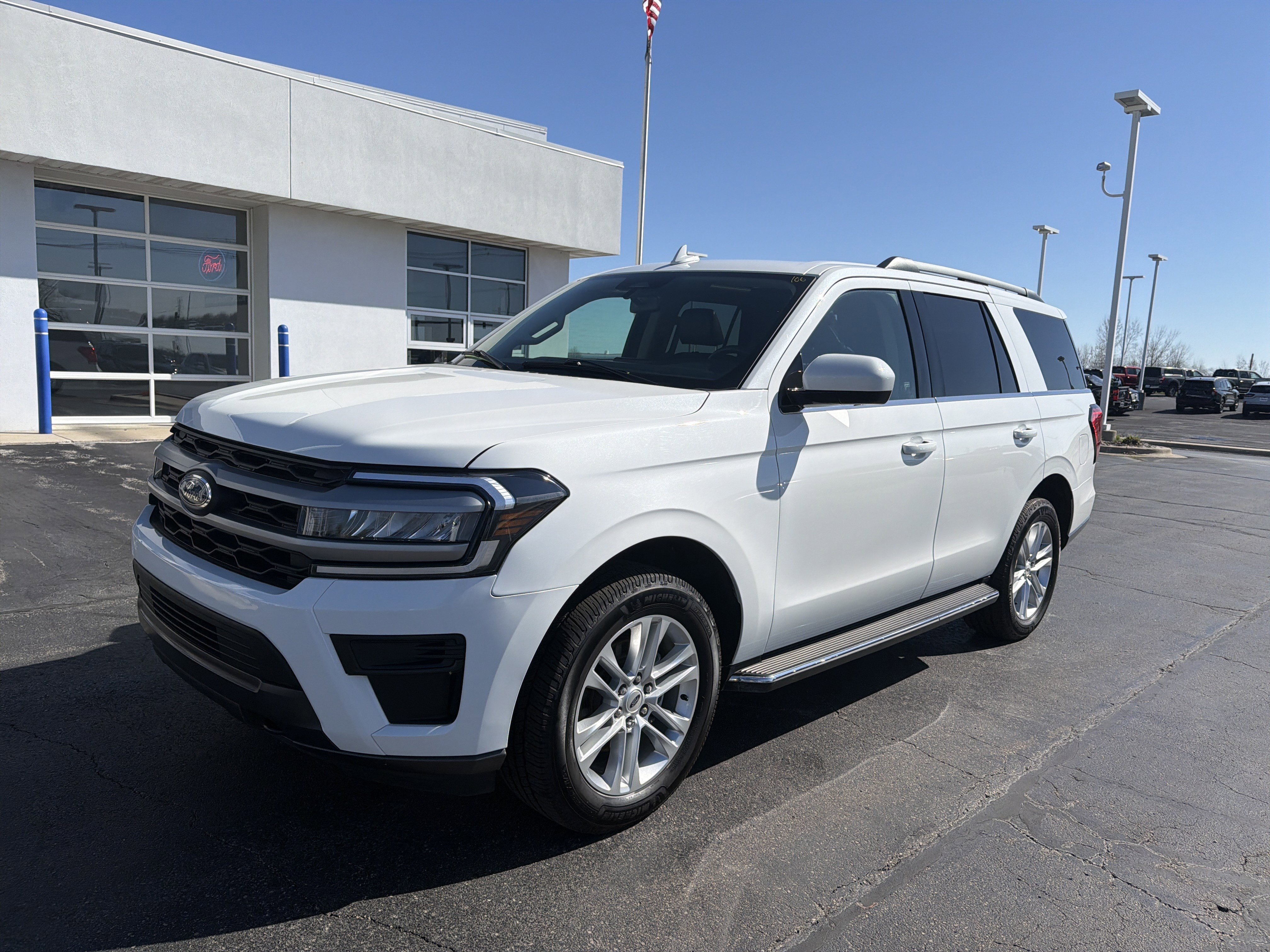 Used 2023 Ford Expedition XLT AWD/4WD image 1