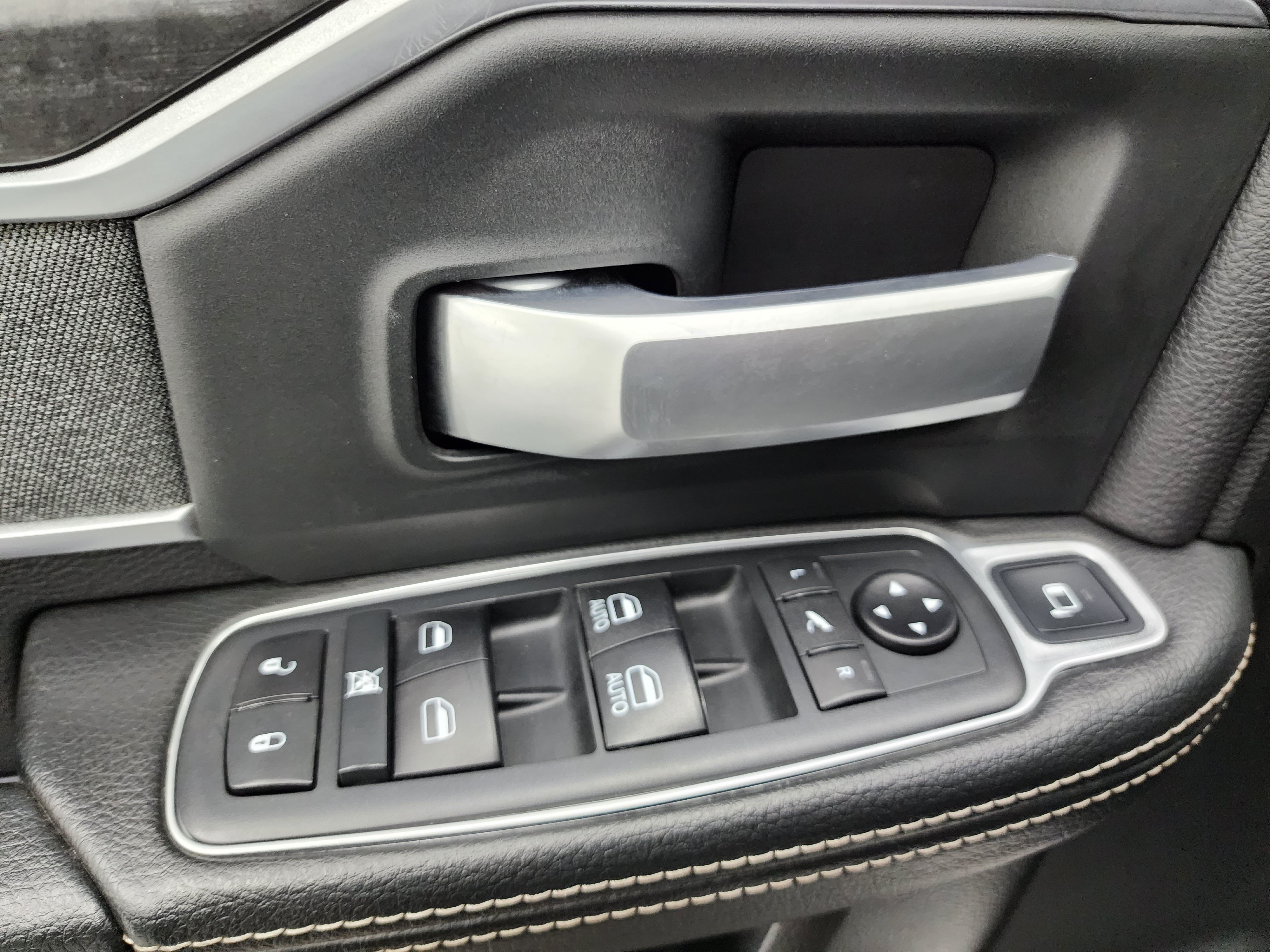 Used 2020 RAM 2500 Big Horn w/ Night Edition AWD/4WD image 44